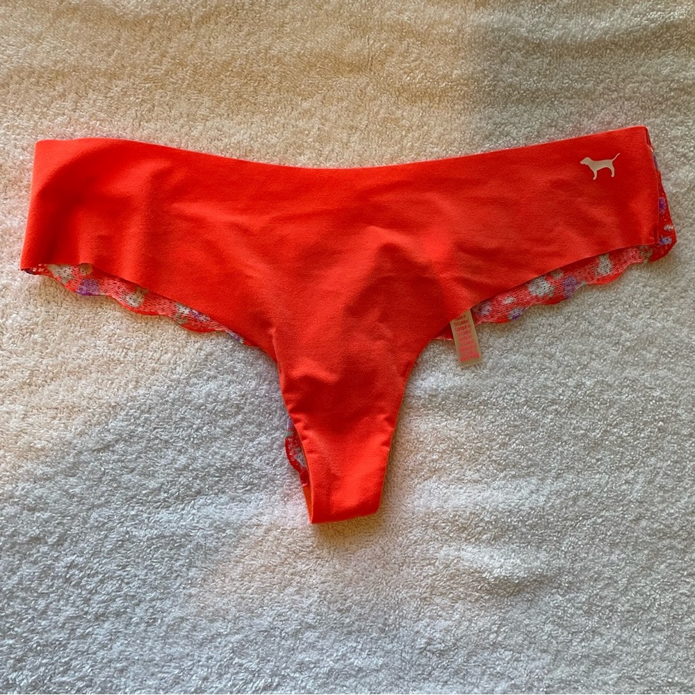 Victoria’s Secret Pink Tongs New with tags Small